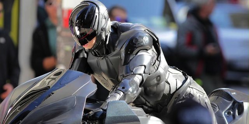 88milhas_Robocop04